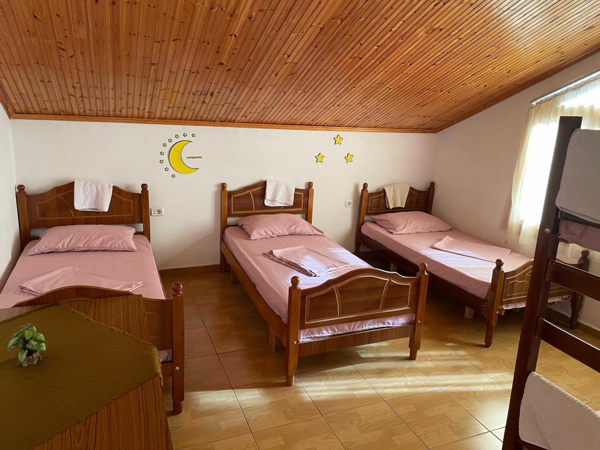 Happy Corner Guest House Shkodër Екстериор снимка